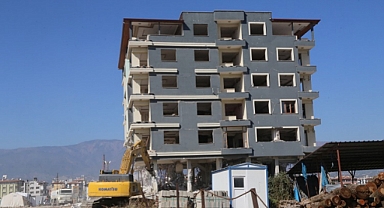 5 Katlı Bina Kontrollü Yıkıldı