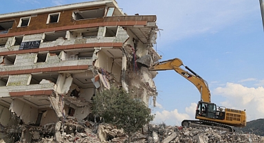 Ağır Hasar Alan 8 Bina Kontrollü Yıkıldı