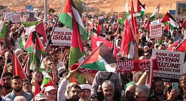 ANADOLU GENÇLİK DERNEĞİ HATAY’DA İSRAİL’İ LANETLEDİ