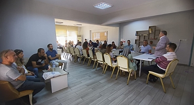 BAYRAKDAR’DAN OKUL ZİYARETLERİ