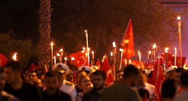 Cumhuriyet'in 100. yılı fener alayıyla kutlandı