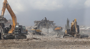 Depremlerde Ağır Hasar Alan 6 Bina Kontrollü Yıkıldı