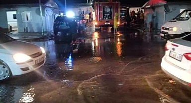 Depremzedeler, yağmurla bir kez daha mağdur