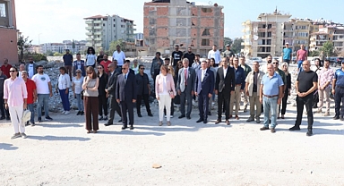 Fransız Sanatçı, Yıkıntılar Arasında Çizdiği Resmi Tanıttı