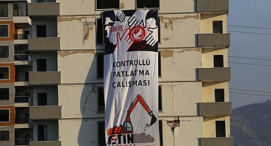 Hatay'da 10 binadan oluşan ağır hasarlı site patlayıcı yardımıyla yıkıldı