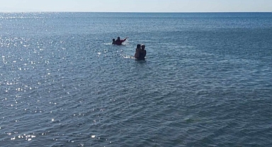 Hatay'da denizde boğulma tehlikesi geçiren çocuk kurtarıldı