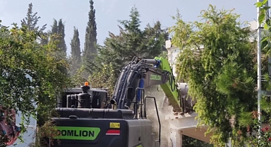 Hatay'da depremlerde ağır hasar alan 5 bina kontrollü yıkıldı