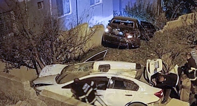 Hatay'da şarampole devrilen iki otomobildeki 6 kişi yaralandı