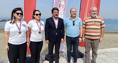 KÖRFEZİN MAVİLİĞİNDE 15 SAAT KULAÇ ATTI