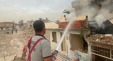 METRUK BİNAYI DEPREM YIKTI, YANGIN KÜL ETTİ