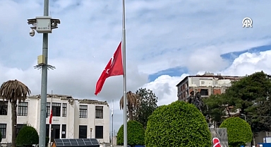 Milli Yas’ın Ardından Bayraklar Yarıya İndirildi