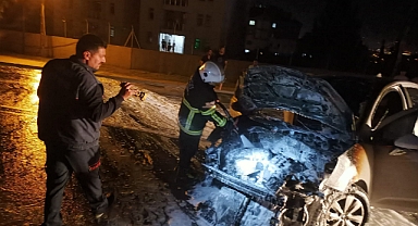 Refüje Çarpan Otomobilin Sürücüsü Yaralandı