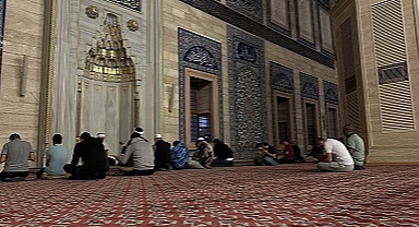 Sabah namazı sonrası Filistinliler için dua edildi