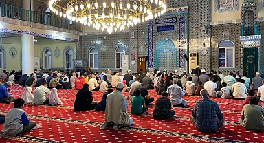 Sabah Namazı Sonrası Filistinliler İçin Dua Edildi