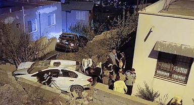 Şarampole Devrilen İki Otomobildeki 6 Kişi Yaralandı