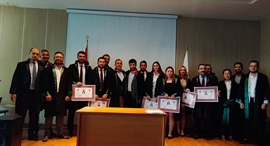 Stajlarını Tamamlayan Avukatlar Ruhsatlarını Aldı