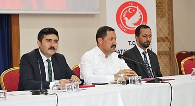 Yayladağı'nda Mahalle Muhtarlarıyla Toplantı Gerçekleştirildi