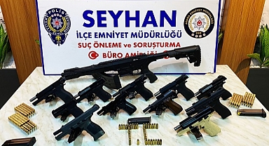 Akaryakıt istasyonunda ruhsatsız silah ve uyuşturucu ele geçirildi
