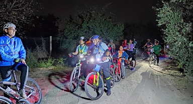 Bisikletliler Narenciye Tüketimi İçin Pedal Çevirdi