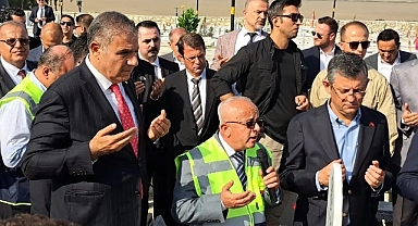CHP LİDERİ ÖZEL DEPREM ŞEHİTLİĞİNİ ZİYARET ETTİ
