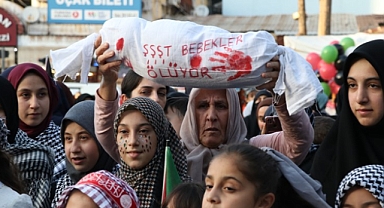 Filistinli çocukların anısına gökyüzüne balon bırakıldı