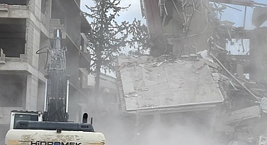 Hatay'da depremlerde ağır hasar alan 5 bina kontrollü yıkıldı