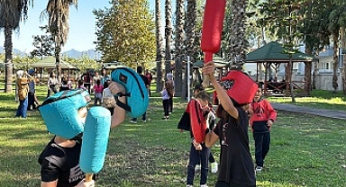 Hatay'da konteyner kentte kalan depremzede çocuklar için moral etkinliği