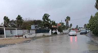 Hatay'da sağanak ve fırtına yaşamı olumsuz etkiledi