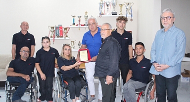 İŞ ADAMI BAYIR'A PLAKET