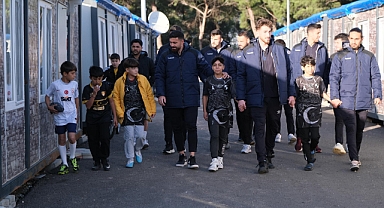 İSKENDERUNSPORLULAR DEPREMZEDELERLE DOSTLUK MAÇI YAPTI