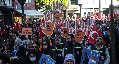 Kadına yönelik şiddete karşı farkındalık yürüyüşü yapıldı
