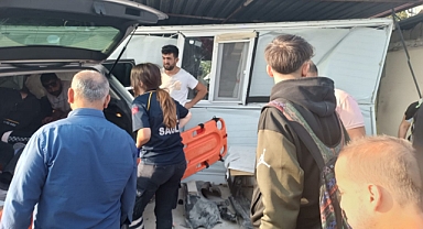 Konteynere Çarpan Otomobilin Sürücüsü Yaralandı