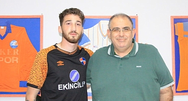 Maçta dili boğazına kaçan kaleci, hakemin müdahalesiyle kurtuldu