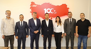 Öğrencilerden Başkan Altan’a 100. Yıl Logolu Türkiye Haritası