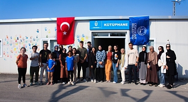 Üniversiteliler Depremzede Öğrenciler İçin Kütüphane Kurdu