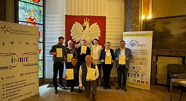 Yetişkin Eğitimcilerin Dijital Yeterlilikleri Artırılıyor