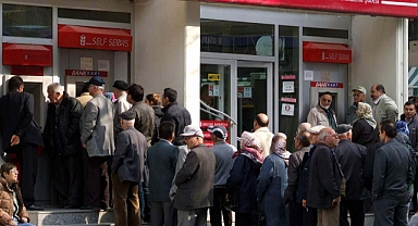 EMEKLİNİN TALEBİ EN DÜŞÜK MEMUR MAAŞI