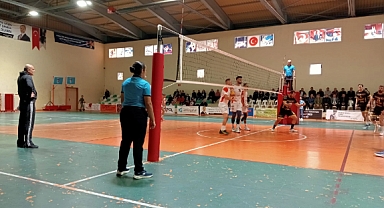 ERZİN ZİRVEYİ ZORLUYOR