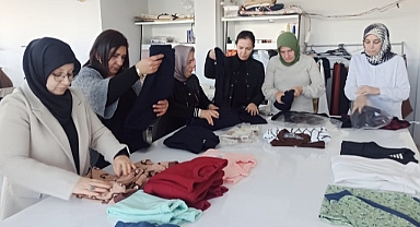 Halk eğitim merkezi kursiyerlerinden Gazze'deki çocuklara kıyafet