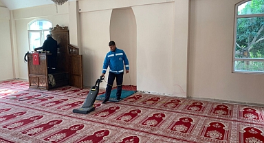 Hasarsız Camilerde Temizlik Çalışmaları Devam Ediyor