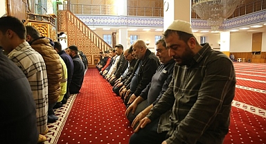 Hatay'da yatsı namazında şehitler için dua edildi