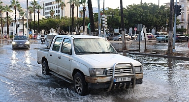 İskenderun'da sağanak etkili oldu