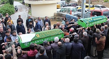 Kazada ölen anne ve oğlu toprağa verildi