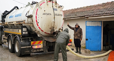 Antakya Belediyesi Ekipleri Vatandaşları Yalnızı Bırakmadı