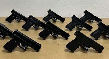 Bir araçta ruhsatsız 12 tabanca ele geçirildi