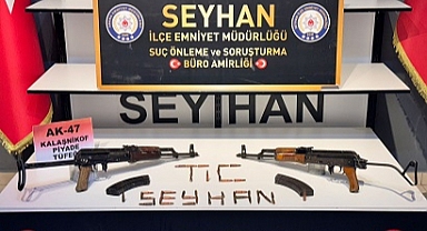 Evde 2 kalaşnikof tüfek bulundu