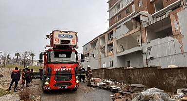 Hasarlı binada çıkan yangın söndürüldü
