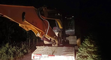 Kepçeyle kaçak kazı yapan 2 şüpheli suçüstü yakalandı