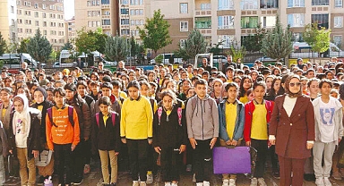 Pazartesi günü tüm okullarda şehitler için saygı duruşunda bulunulacak