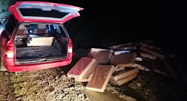 Polisin 'dur' ihtarına uymayan otomobilde 270 bin adet dolu makaron ele geçirildi
